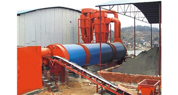 在醫藥生產領域，醫藥中間體的干燥環節對產品質量起著關鍵作用。由于許多醫藥中間體屬于熱敏性物料，傳統烘干方式易使其成分分解、變質，嚴重影響藥品療效與安全性。近期，由 [研發企業名稱] 歷經多年研發的智能低溫滾筒烘干機取得重大技術突破，成功解決了醫藥中間體熱敏物料干燥難題，為醫藥行業帶來了新的發展契機。