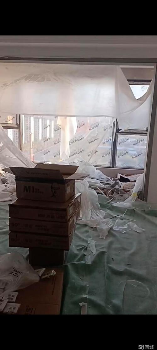 保洁大爷擦玻璃猝死,保洁阿姨擦玻璃摔死